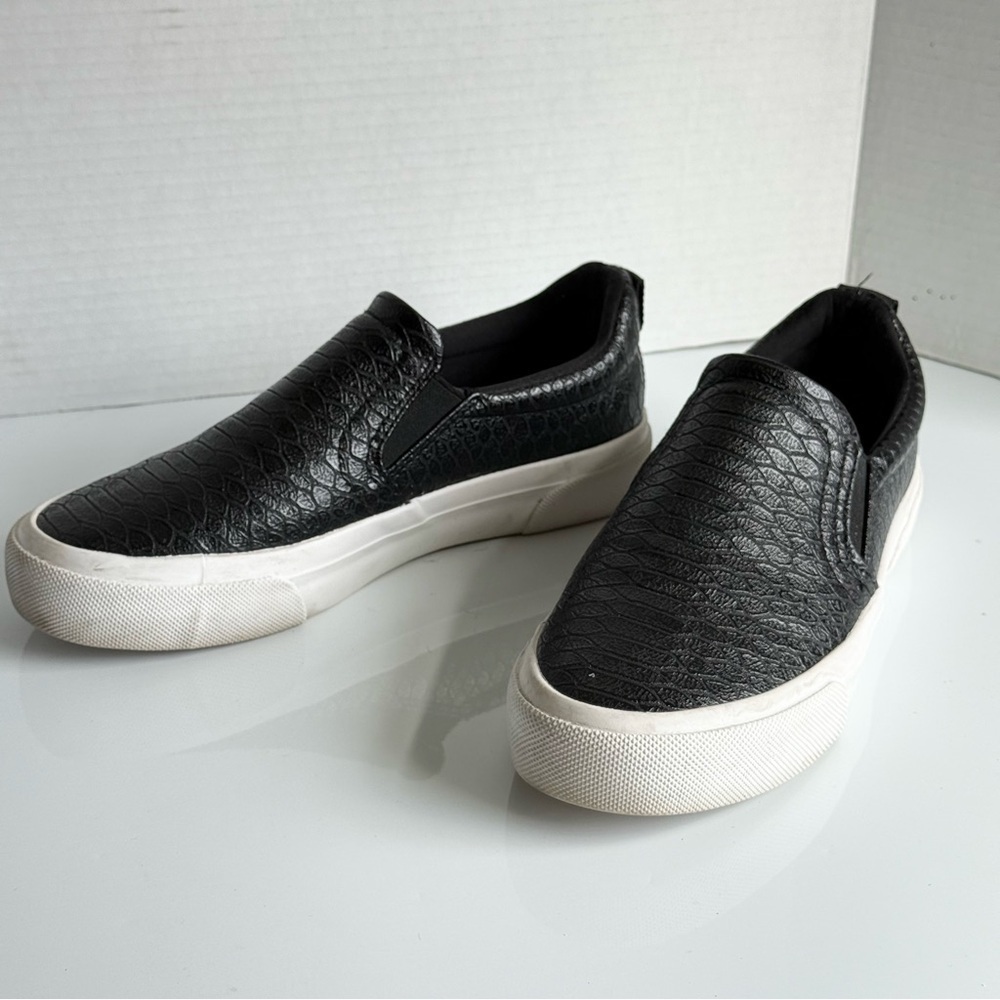 Jenn Ardor Black and White Loafers Sleek Slip-On Design Size 8 - Picture 4 of 12